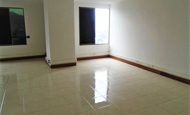 PR12391 SE VENDE OFICINA EN SECTOR MANILA - EL POBLADO