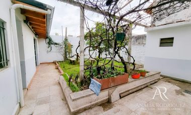 ALQUILER – DEPARTAMENTO / PH TIPO CASA – 3 AMBIENTES + ESTUDIO CON JARDÍN – BOULOGNE