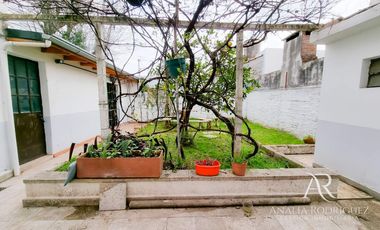 ALQUILER – DEPARTAMENTO / PH TIPO CASA – 3 AMBIENTES + ESTUDIO CON JARDÍN – BOULOGNE