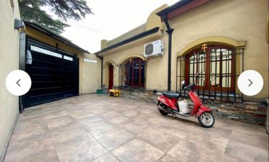 VENTA-CASA 3 ambientes-COCHERA-PILETA-QUILMES OESTE-QUILMES