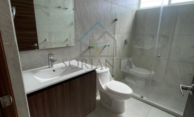 Casa en venta al poniente de la ciudad