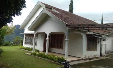 Dijual villa di daerah grojogan Tawangmangu Karanganyar