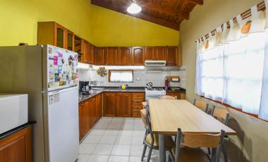 En venta -  Casa 2 dormitorios - Barrio Beaudrix , Roldan.