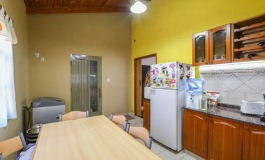 En venta -  Casa 2 dormitorios - Barrio Beaudrix , Roldan.