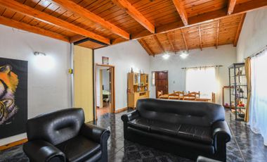 En venta -  Casa 2 dormitorios - Barrio Beaudrix , Roldan.