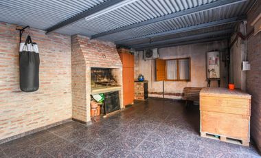 En venta -  Casa 2 dormitorios - Barrio Beaudrix , Roldan.