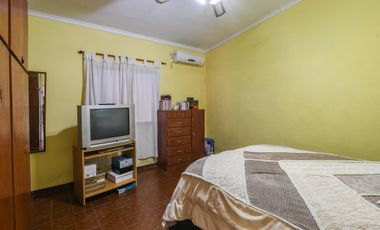 En venta -  Casa 2 dormitorios - Barrio Beaudrix , Roldan.