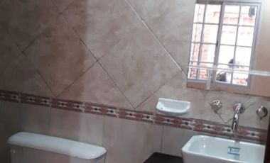 EXCLELENTE PROPIEDAD EDIFICIO CON SEIS DEPARTAMENTOS DE DOS AMBIENTES SOBRE LA AVENIDA PRINCIPAL DE SANTO TOME CTES.