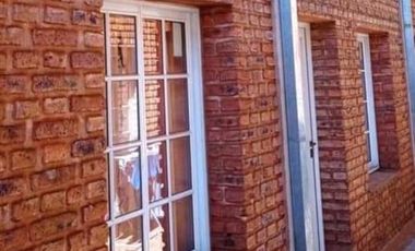 EXCLELENTE PROPIEDAD EDIFICIO CON SEIS DEPARTAMENTOS DE DOS AMBIENTES SOBRE LA AVENIDA PRINCIPAL DE SANTO TOME CTES.