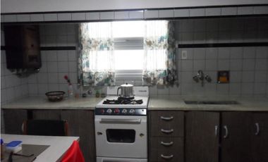 Casa 3 ambientes. Posibilidad de ampliar. Barrio Pompeya