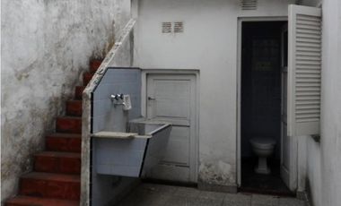Casa 3 ambientes. Posibilidad de ampliar. Barrio Pompeya