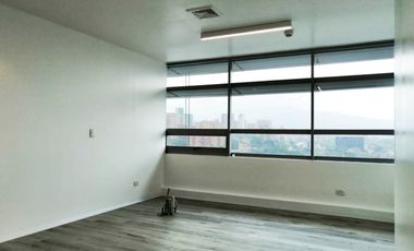 PR14715 Consultorio en renta en el sector de Patio Bonito