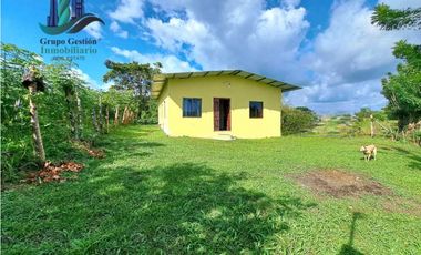 VENDO CASA 2HAB EN LOTE DE 800M2 LA ESTRELLA