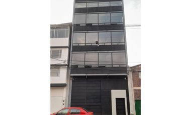 Vendo o arriendo edificio de 5 pisos en el 12 de Octubre. Bogotá