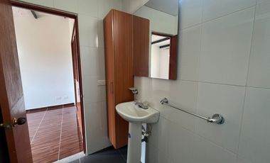 casa en arriendo en la calera. Cod A124820