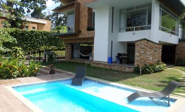 Venta Casa Campestre Condominio Terrazas de Mensuli - Floridablanca - Área lote 967 M2 - Área construida 484 M2. Cod V13564
