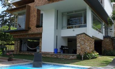 Venta Casa Campestre Condominio Terrazas de Mensuli - Floridablanca - Área lote 967 M2 - Área construida 484 M2. Cod V13564