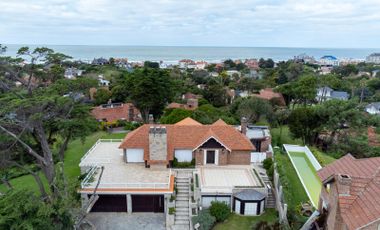 Casa de 6 ambientes en venta en Pinamar - Cerca del mar