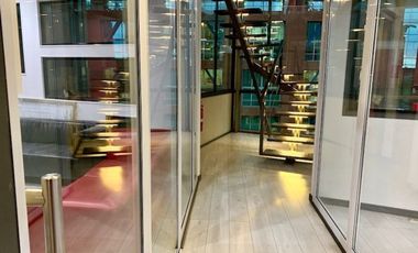 Amplia y Moderna Oficina en Ciudad Empresarial (UF 40 / m2)