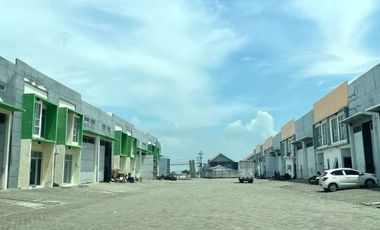 GUDANG DI PERGUDANGAN DASCOLAND MANYAR GRESIK HADAP TIMUR