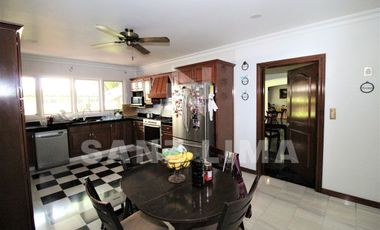 CAMPESTRE CELAYA: Espléndida y refinada residencia con vista al campo de golf.