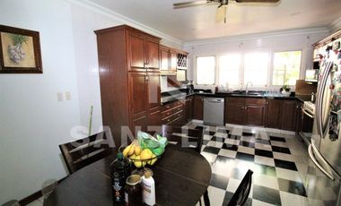 CAMPESTRE CELAYA: Espléndida y refinada residencia con vista al campo de golf.