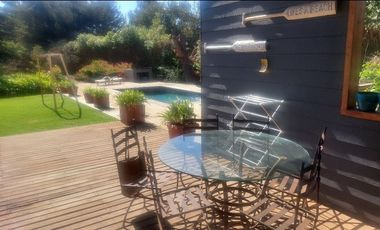 Linda y moderna casa mediterránea en parcela