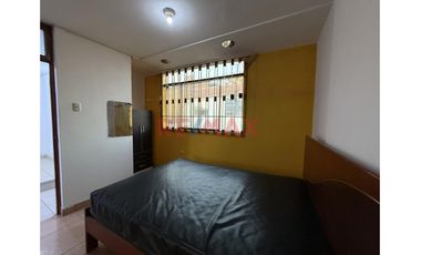 Venta De Hostal De 3 Pisos En La Esperanza –  Sector Santa Verónica, Pasaje Costa Rica