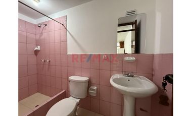 Venta De Hostal De 3 Pisos En La Esperanza –  Sector Santa Verónica, Pasaje Costa Rica