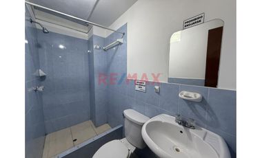 Venta De Hostal De 3 Pisos En La Esperanza –  Sector Santa Verónica, Pasaje Costa Rica