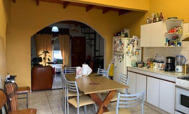 Casa para 2 Familias en venta en Wilde Centro