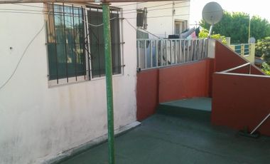 Casa y 2 Departamentos En Venta - Rafael Castillo, La Matanza
