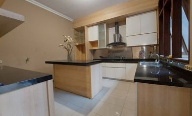 Disewakan Rumah Lux 2 lantai Sukahaji sayap Gegerkalong Bandung Utara