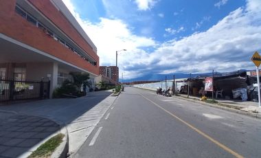 apartamento en arriendo en c.r arboleda campestre jacaranda piso 9. Cod A13834