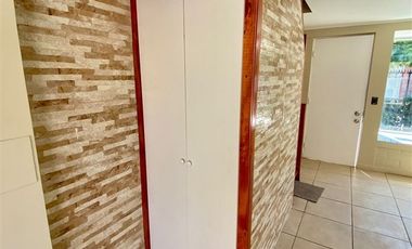 Casa en venta de 2 dorm. en Colina