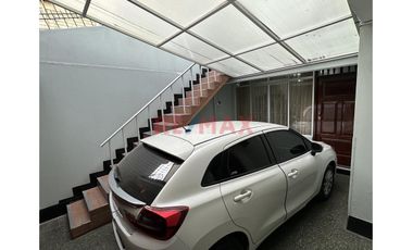 🏡🏢 Casa En Venta Con Parámetros Para 5 Pisos | 160 M² | San Juan De Miraflores | Excelente Inversión 💰📈