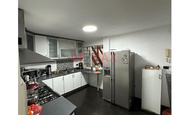 🏡🏢 Casa En Venta Con Parámetros Para 5 Pisos | 160 M² | San Juan De Miraflores | Excelente Inversión 💰📈