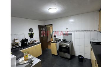 🏡🏢 Casa En Venta Con Parámetros Para 5 Pisos | 160 M² | San Juan De Miraflores | Excelente Inversión 💰📈
