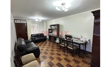 🏡🏢 Casa En Venta Con Parámetros Para 5 Pisos | 160 M² | San Juan De Miraflores | Excelente Inversión 💰📈