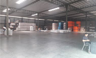 Alquilo magnífica bodega 3644JD