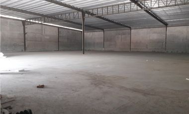 Alquilo magnífica bodega 3644JD