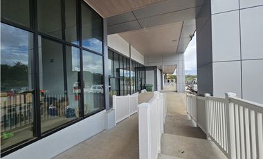 Se alquilan Locales Comerciales Autopista 455mt2