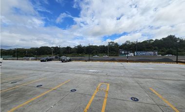 Se alquilan Locales Comerciales Autopista 455mt2