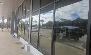 Se alquilan Locales Comerciales Autopista 455mt2