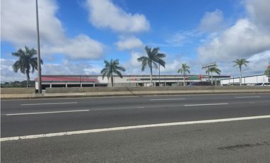 Se alquilan Locales Comerciales Autopista 455mt2