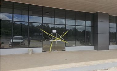 Se alquilan Locales Comerciales Autopista 455mt2