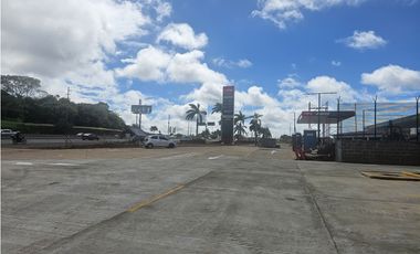 Se alquilan Locales Comerciales Autopista 455mt2