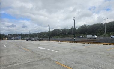 Se alquilan Locales Comerciales Autopista 455mt2