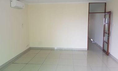 DIJUA/SEWA RUKO (Baru Renovasi Total) DI JL.SULTAN ISKANDAR MUDA ARTERI PONDOK INDAH JAKARTA SELATAN