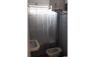 Depto de 2 amb. externo, vista frontal a la Plaza Alberdi y lateral al mar desde balcón.